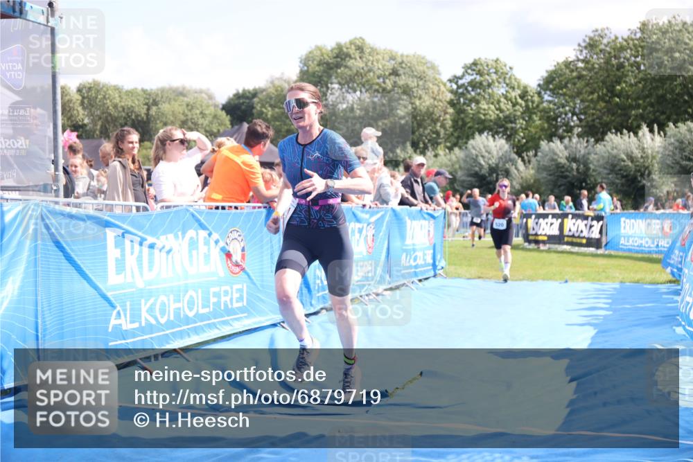 25.08.2024 - Elbe Triathlon Hamburg H.Heesch http://msf.ph/oto/6879719 25.08.2024 11:52:19 Ziel 520, 787, 1521 meine-sportfotos.de