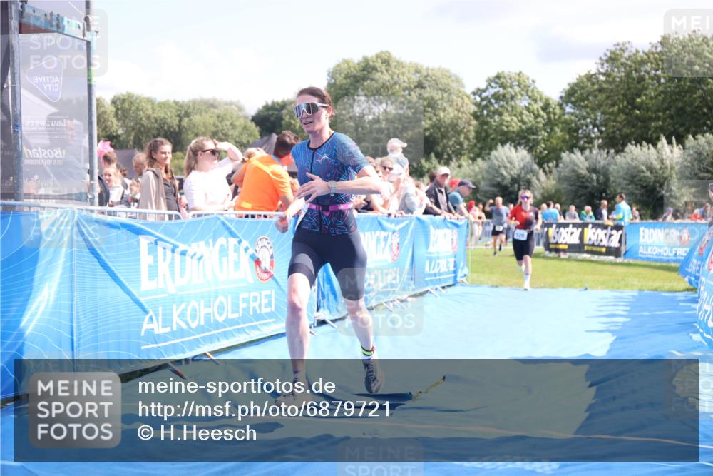 25.08.2024 - Elbe Triathlon Hamburg H.Heesch http://msf.ph/oto/6879721 25.08.2024 11:52:19 Ziel 520, 787, 1521 meine-sportfotos.de