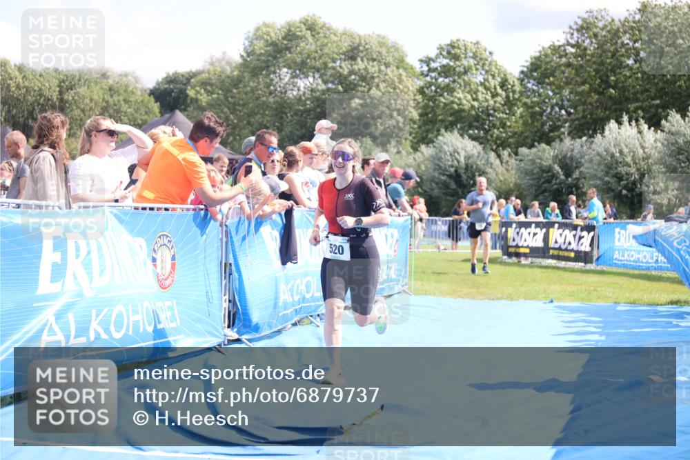 25.08.2024 - Elbe Triathlon Hamburg H.Heesch http://msf.ph/oto/6879737 25.08.2024 11:52:21 Ziel 520, 787, 1521 meine-sportfotos.de
