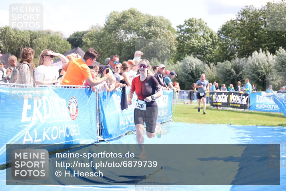 25.08.2024 - Elbe Triathlon Hamburg H.Heesch http://msf.ph/oto/6879739 25.08.2024 11:52:21 Ziel 520, 787, 1521 meine-sportfotos.de