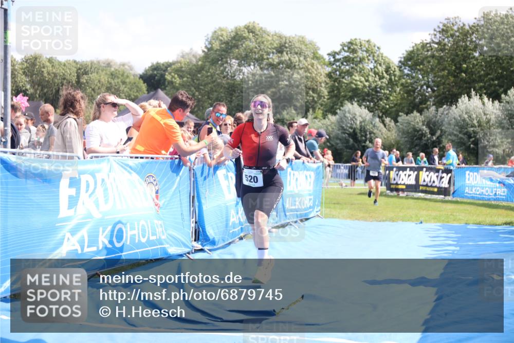 25.08.2024 - Elbe Triathlon Hamburg H.Heesch http://msf.ph/oto/6879745 25.08.2024 11:52:21 Ziel 520, 787, 1521 meine-sportfotos.de