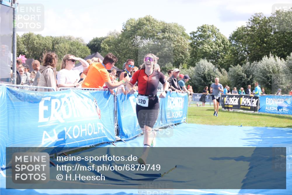 25.08.2024 - Elbe Triathlon Hamburg H.Heesch http://msf.ph/oto/6879749 25.08.2024 11:52:22 Ziel 520, 787, 1521 meine-sportfotos.de