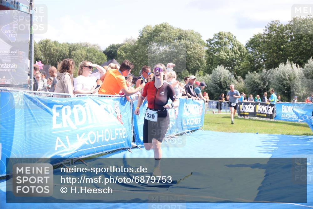 25.08.2024 - Elbe Triathlon Hamburg H.Heesch http://msf.ph/oto/6879753 25.08.2024 11:52:22 Ziel 520, 787, 1521 meine-sportfotos.de