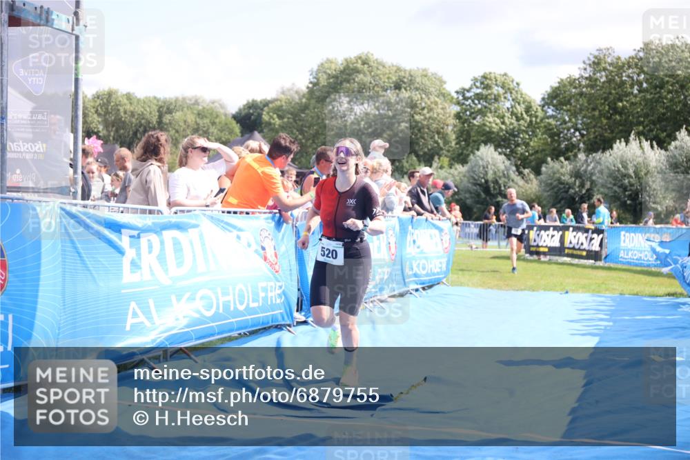25.08.2024 - Elbe Triathlon Hamburg H.Heesch http://msf.ph/oto/6879755 25.08.2024 11:52:22 Ziel 520, 787, 1521 meine-sportfotos.de
