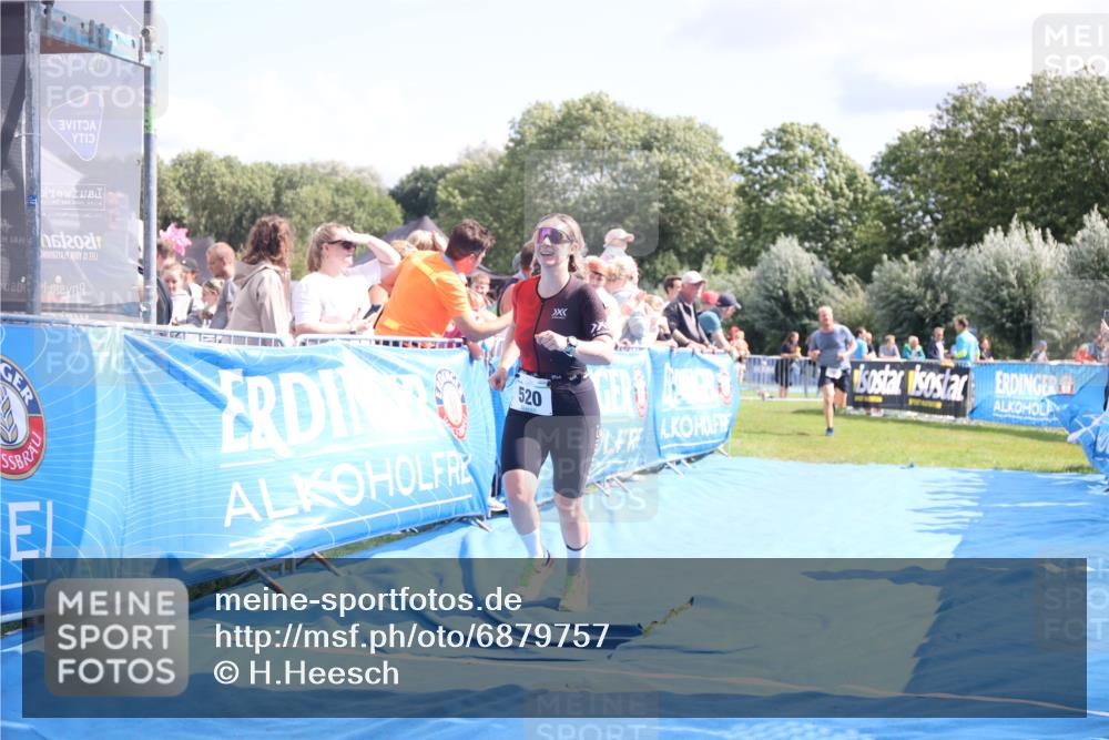 25.08.2024 - Elbe Triathlon Hamburg H.Heesch http://msf.ph/oto/6879757 25.08.2024 11:52:22 Ziel 520, 787, 1521 meine-sportfotos.de