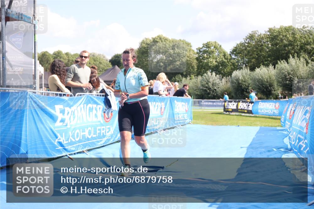 25.08.2024 - Elbe Triathlon Hamburg H.Heesch http://msf.ph/oto/6879758 25.08.2024 12:18:14 Ziel 533 meine-sportfotos.de