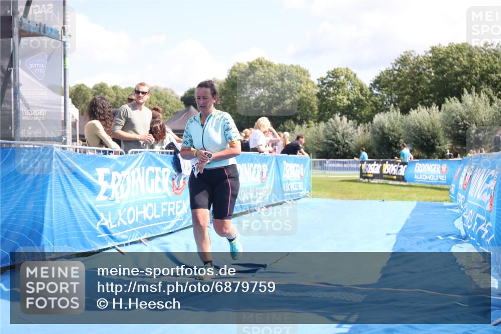 25.08.2024 - Elbe Triathlon Hamburg H.Heesch http://msf.ph/oto/6879759 25.08.2024 12:18:15 Ziel 533 meine-sportfotos.de