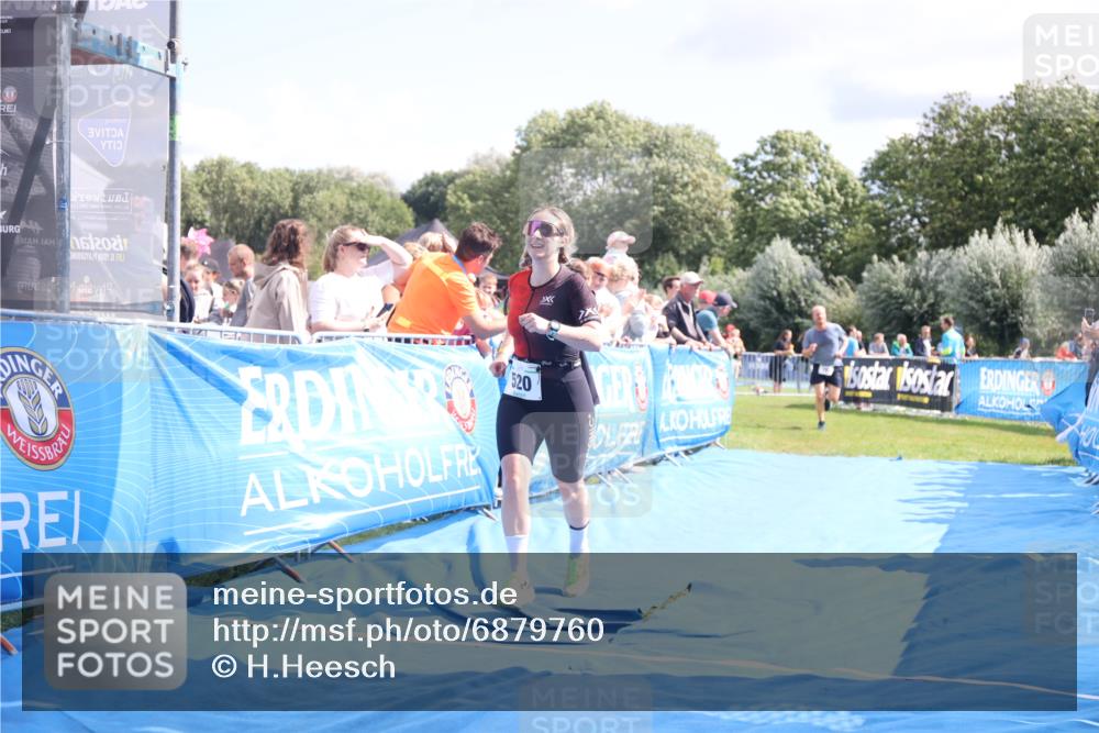 25.08.2024 - Elbe Triathlon Hamburg H.Heesch http://msf.ph/oto/6879760 25.08.2024 11:52:22 Ziel 520, 787, 1521 meine-sportfotos.de