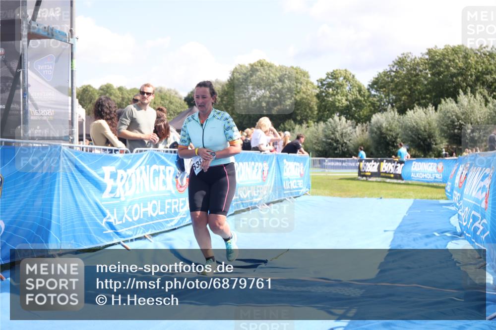 25.08.2024 - Elbe Triathlon Hamburg H.Heesch http://msf.ph/oto/6879761 25.08.2024 12:18:15 Ziel 533 meine-sportfotos.de