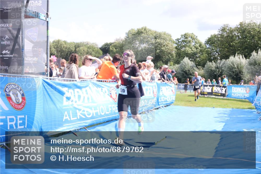25.08.2024 - Elbe Triathlon Hamburg H.Heesch http://msf.ph/oto/6879762 25.08.2024 11:52:22 Ziel 520, 787, 1521 meine-sportfotos.de