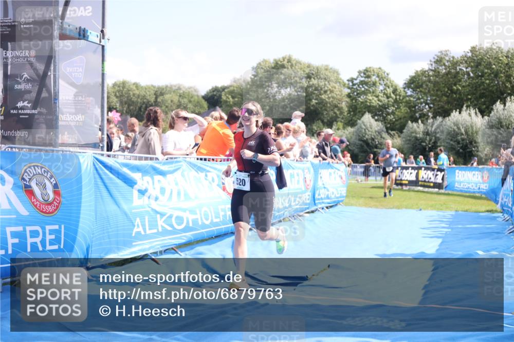 25.08.2024 - Elbe Triathlon Hamburg H.Heesch http://msf.ph/oto/6879763 25.08.2024 11:52:22 Ziel 520, 787, 1521 meine-sportfotos.de
