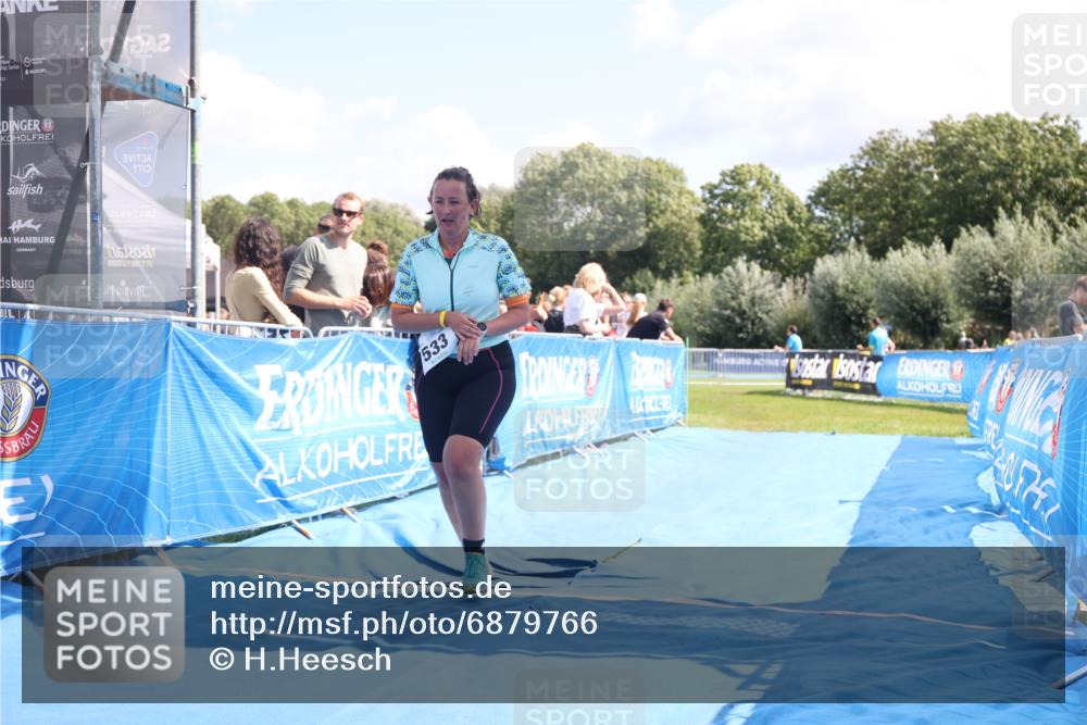 25.08.2024 - Elbe Triathlon Hamburg H.Heesch http://msf.ph/oto/6879766 25.08.2024 12:18:15 Ziel 533 meine-sportfotos.de