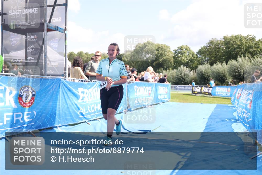 25.08.2024 - Elbe Triathlon Hamburg H.Heesch http://msf.ph/oto/6879774 25.08.2024 12:18:15 Ziel 533 meine-sportfotos.de