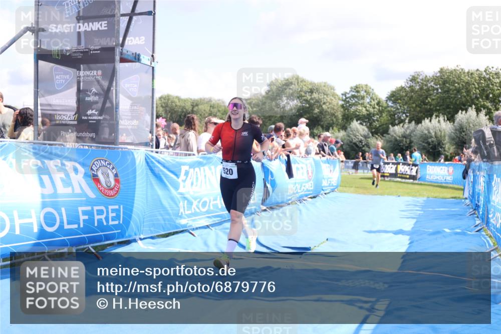 25.08.2024 - Elbe Triathlon Hamburg H.Heesch http://msf.ph/oto/6879776 25.08.2024 11:52:22 Ziel 520, 787, 1521 meine-sportfotos.de