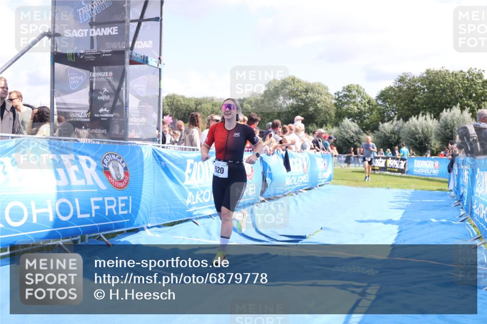25.08.2024 - Elbe Triathlon Hamburg H.Heesch http://msf.ph/oto/6879778 25.08.2024 11:52:22 Ziel 520, 787, 1521 meine-sportfotos.de
