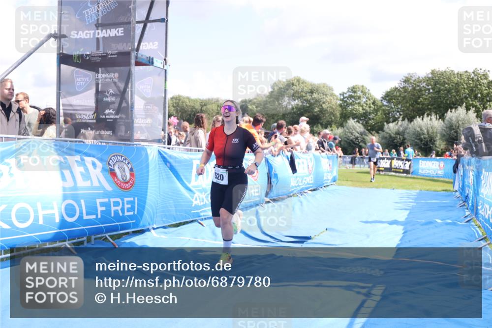 25.08.2024 - Elbe Triathlon Hamburg H.Heesch http://msf.ph/oto/6879780 25.08.2024 11:52:22 Ziel 520, 787, 1521 meine-sportfotos.de
