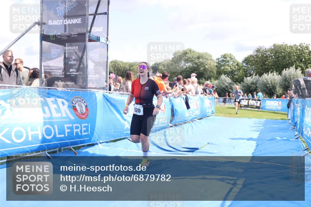 25.08.2024 - Elbe Triathlon Hamburg H.Heesch http://msf.ph/oto/6879782 25.08.2024 11:52:22 Ziel 520, 787, 1521 meine-sportfotos.de