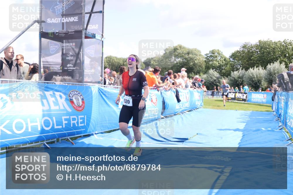 25.08.2024 - Elbe Triathlon Hamburg H.Heesch http://msf.ph/oto/6879784 25.08.2024 11:52:22 Ziel 520, 787, 1521 meine-sportfotos.de
