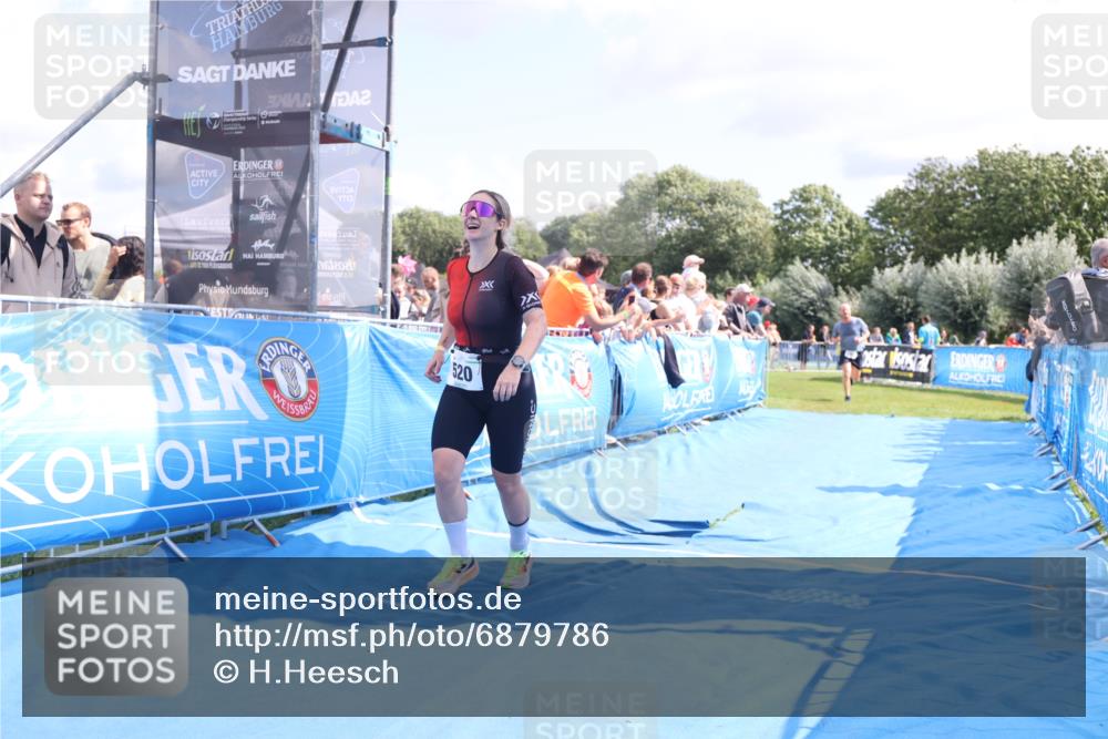 25.08.2024 - Elbe Triathlon Hamburg H.Heesch http://msf.ph/oto/6879786 25.08.2024 11:52:23 Ziel 520, 787, 1521 meine-sportfotos.de
