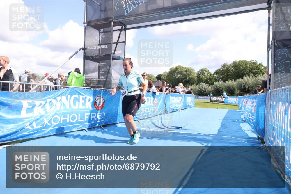 25.08.2024 - Elbe Triathlon Hamburg H.Heesch http://msf.ph/oto/6879792 25.08.2024 12:18:15 Ziel 533 meine-sportfotos.de