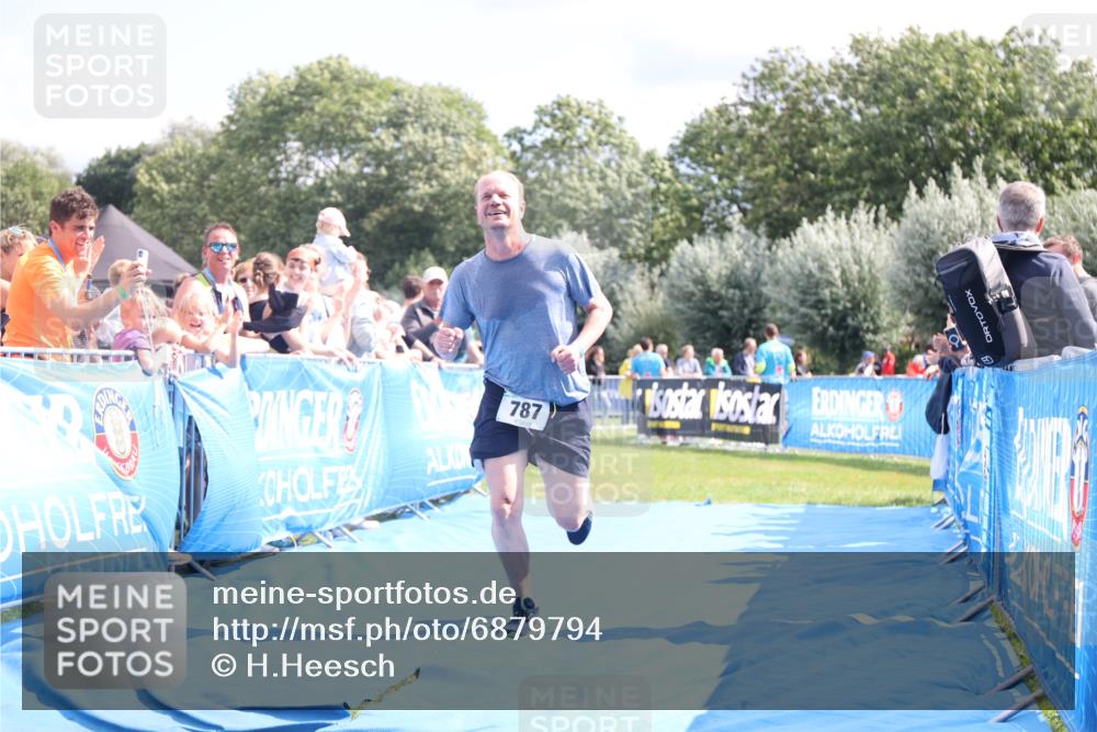 25.08.2024 - Elbe Triathlon Hamburg H.Heesch http://msf.ph/oto/6879794 25.08.2024 11:52:26 Ziel 520, 787, 1521 meine-sportfotos.de