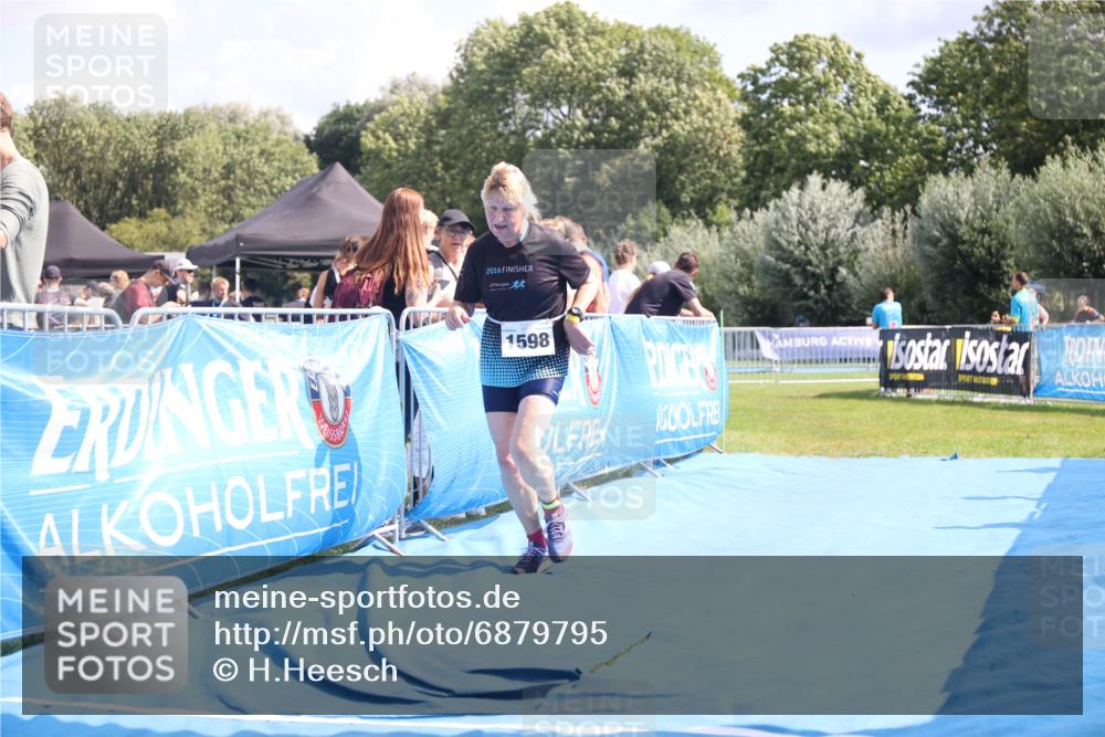 25.08.2024 - Elbe Triathlon Hamburg H.Heesch http://msf.ph/oto/6879795 25.08.2024 12:18:41 Ziel 1598 meine-sportfotos.de