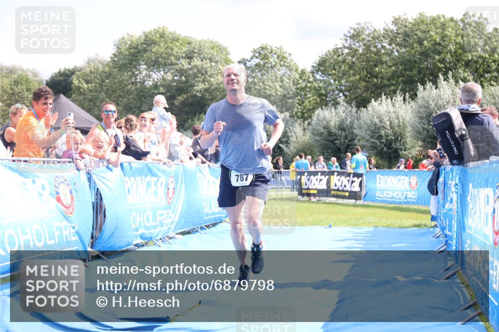 25.08.2024 - Elbe Triathlon Hamburg H.Heesch http://msf.ph/oto/6879798 25.08.2024 11:52:27 Ziel 520, 787 meine-sportfotos.de