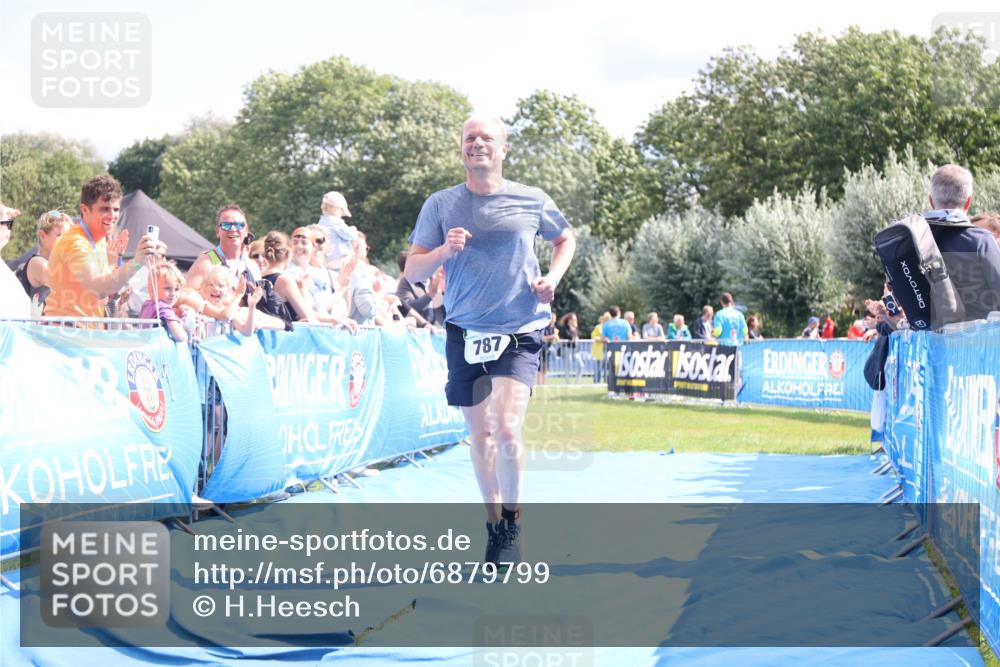 25.08.2024 - Elbe Triathlon Hamburg H.Heesch http://msf.ph/oto/6879799 25.08.2024 11:52:27 Ziel 520, 787 meine-sportfotos.de