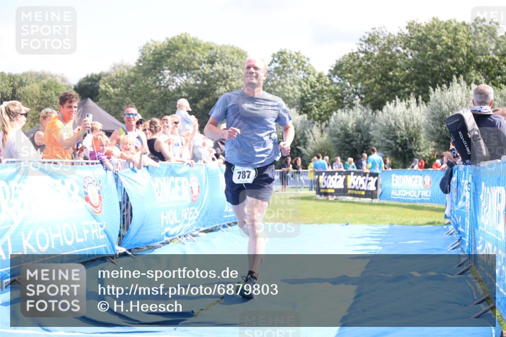 25.08.2024 - Elbe Triathlon Hamburg H.Heesch http://msf.ph/oto/6879803 25.08.2024 11:52:27 Ziel 520, 787 meine-sportfotos.de