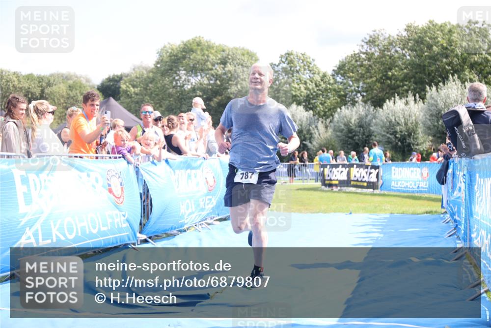 25.08.2024 - Elbe Triathlon Hamburg H.Heesch http://msf.ph/oto/6879807 25.08.2024 11:52:27 Ziel 520, 787 meine-sportfotos.de