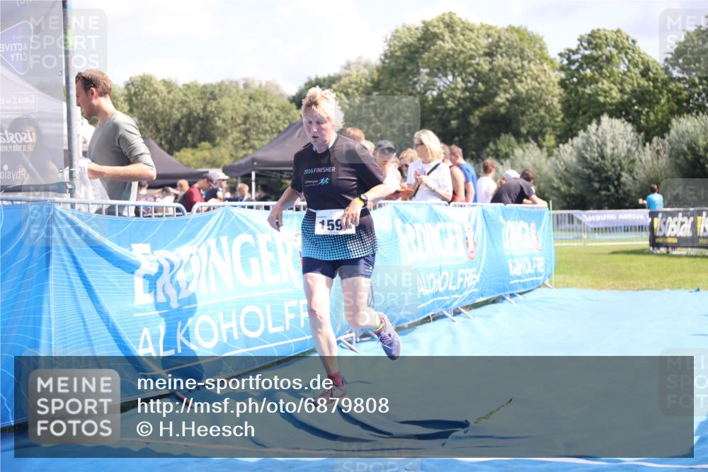 25.08.2024 - Elbe Triathlon Hamburg H.Heesch http://msf.ph/oto/6879808 25.08.2024 12:18:41 Ziel 1598 meine-sportfotos.de