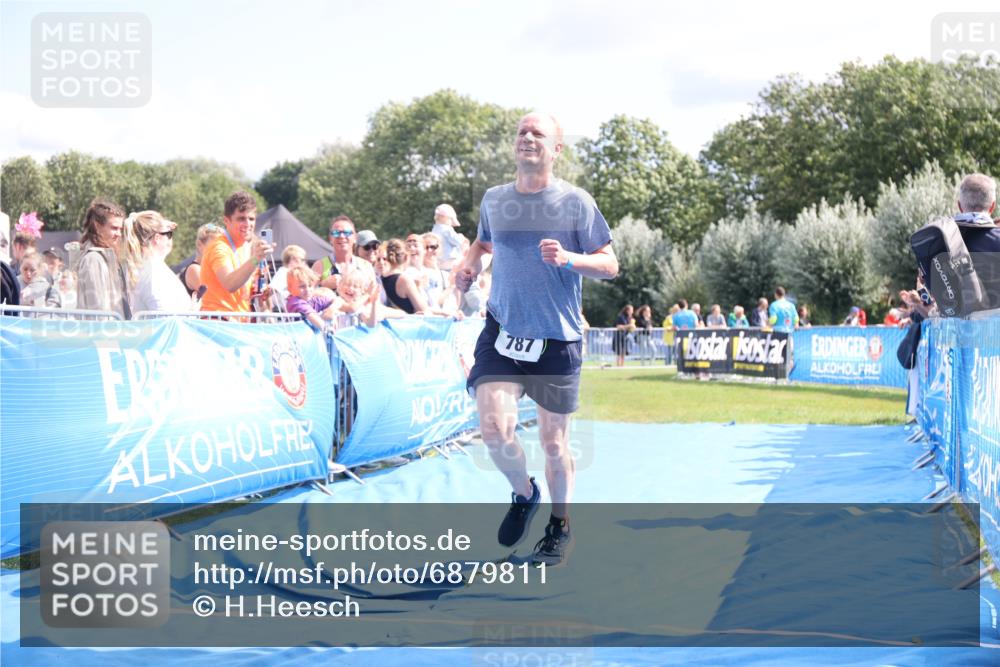 25.08.2024 - Elbe Triathlon Hamburg H.Heesch http://msf.ph/oto/6879811 25.08.2024 11:52:27 Ziel 520, 787 meine-sportfotos.de