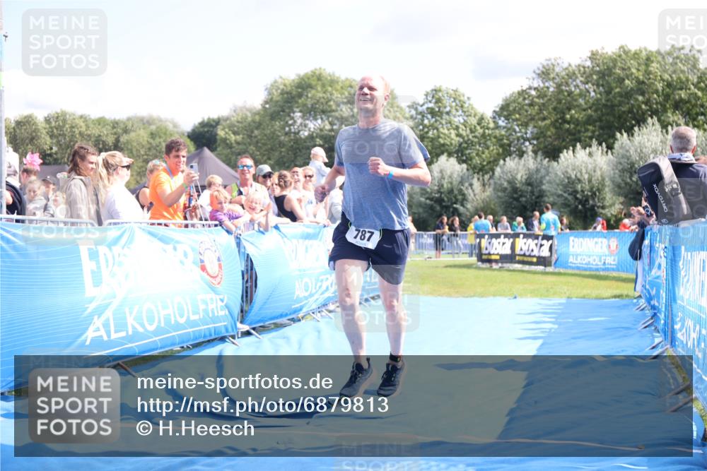 25.08.2024 - Elbe Triathlon Hamburg H.Heesch http://msf.ph/oto/6879813 25.08.2024 11:52:27 Ziel 520, 787 meine-sportfotos.de