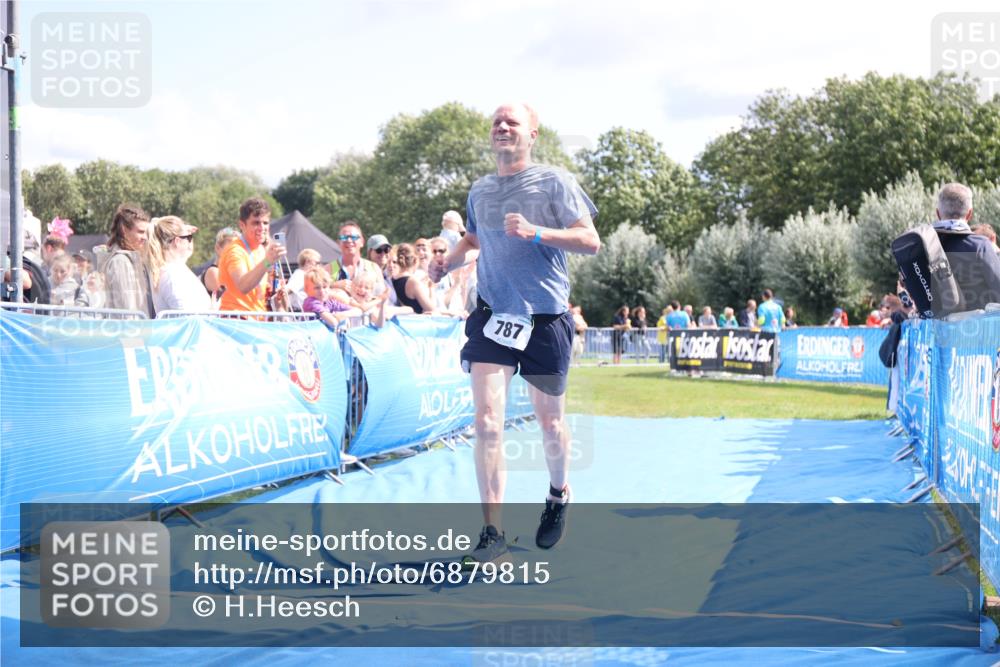 25.08.2024 - Elbe Triathlon Hamburg H.Heesch http://msf.ph/oto/6879815 25.08.2024 11:52:27 Ziel 520, 787 meine-sportfotos.de