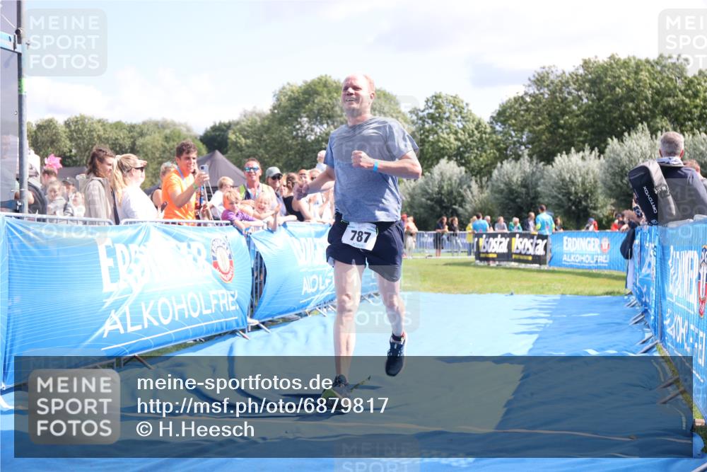 25.08.2024 - Elbe Triathlon Hamburg H.Heesch http://msf.ph/oto/6879817 25.08.2024 11:52:27 Ziel 520, 787 meine-sportfotos.de