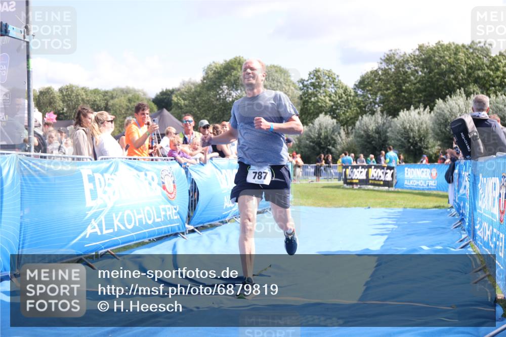 25.08.2024 - Elbe Triathlon Hamburg H.Heesch http://msf.ph/oto/6879819 25.08.2024 11:52:27 Ziel 520, 787 meine-sportfotos.de