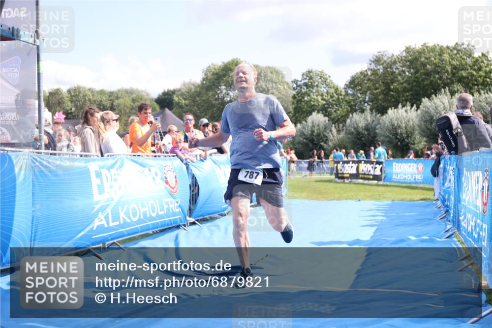 25.08.2024 - Elbe Triathlon Hamburg H.Heesch http://msf.ph/oto/6879821 25.08.2024 11:52:27 Ziel 520, 787 meine-sportfotos.de