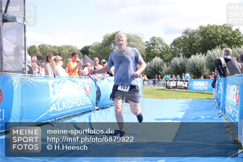 25.08.2024 - Elbe Triathlon Hamburg H.Heesch http://msf.ph/oto/6879822 25.08.2024 11:52:27 Ziel 520, 787 meine-sportfotos.de