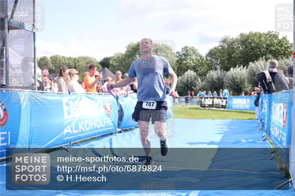 25.08.2024 - Elbe Triathlon Hamburg H.Heesch http://msf.ph/oto/6879824 25.08.2024 11:52:27 Ziel 520, 787 meine-sportfotos.de