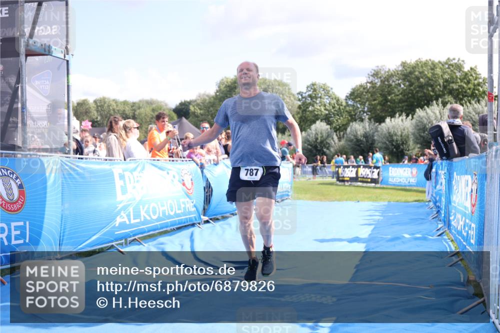 25.08.2024 - Elbe Triathlon Hamburg H.Heesch http://msf.ph/oto/6879826 25.08.2024 11:52:27 Ziel 520, 787 meine-sportfotos.de