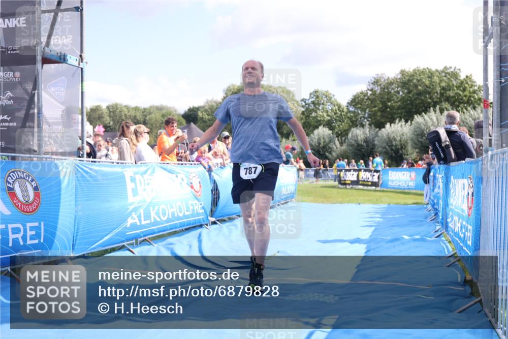 25.08.2024 - Elbe Triathlon Hamburg H.Heesch http://msf.ph/oto/6879828 25.08.2024 11:52:27 Ziel 520, 787 meine-sportfotos.de