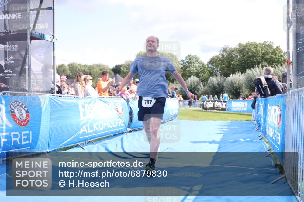 25.08.2024 - Elbe Triathlon Hamburg H.Heesch http://msf.ph/oto/6879830 25.08.2024 11:52:28 Ziel 520, 787 meine-sportfotos.de
