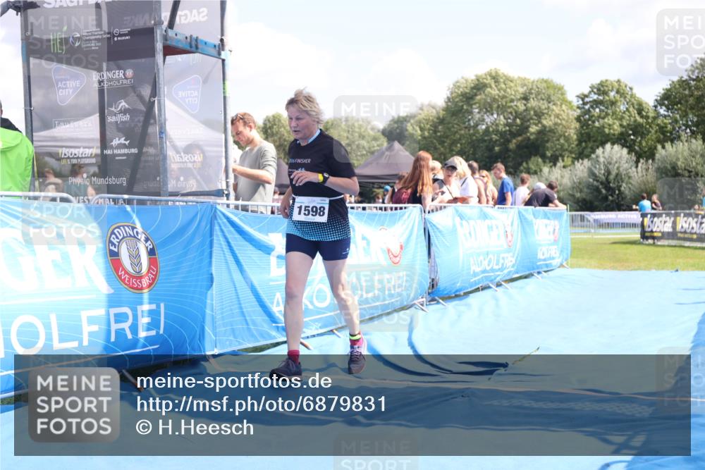 25.08.2024 - Elbe Triathlon Hamburg H.Heesch http://msf.ph/oto/6879831 25.08.2024 12:18:42 Ziel 1598 meine-sportfotos.de