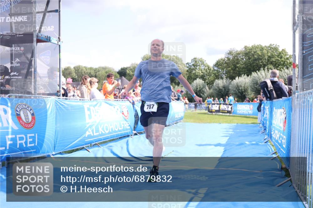 25.08.2024 - Elbe Triathlon Hamburg H.Heesch http://msf.ph/oto/6879832 25.08.2024 11:52:28 Ziel 520, 787 meine-sportfotos.de