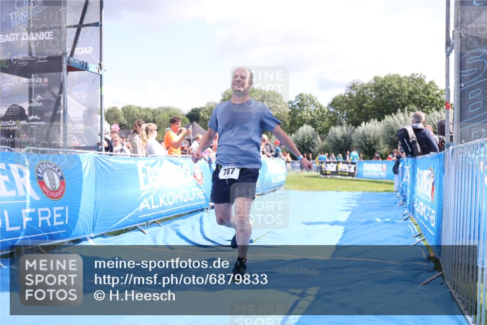 25.08.2024 - Elbe Triathlon Hamburg H.Heesch http://msf.ph/oto/6879833 25.08.2024 11:52:28 Ziel 520, 787 meine-sportfotos.de