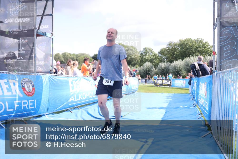 25.08.2024 - Elbe Triathlon Hamburg H.Heesch http://msf.ph/oto/6879840 25.08.2024 11:52:28 Ziel 520, 787 meine-sportfotos.de