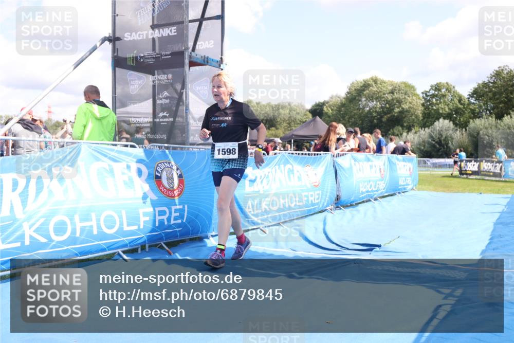 25.08.2024 - Elbe Triathlon Hamburg H.Heesch http://msf.ph/oto/6879845 25.08.2024 12:18:42 Ziel 1598 meine-sportfotos.de