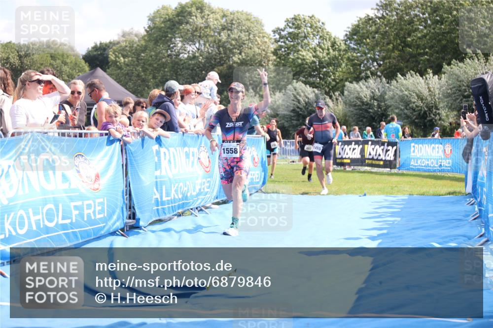25.08.2024 - Elbe Triathlon Hamburg H.Heesch http://msf.ph/oto/6879846 25.08.2024 11:52:37 Ziel 483, 1455, 1558, 1562 meine-sportfotos.de