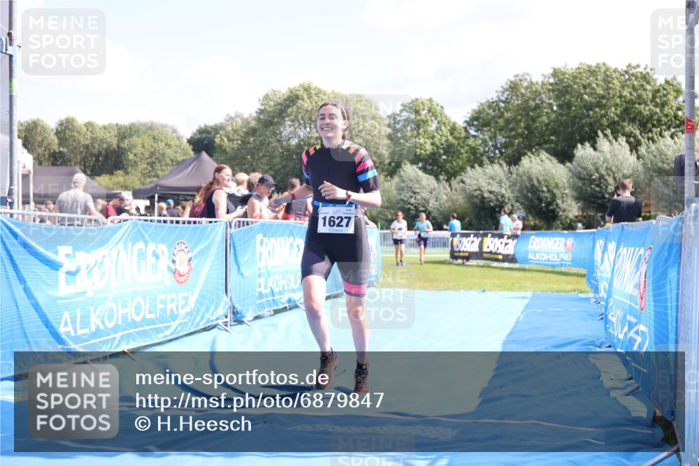 25.08.2024 - Elbe Triathlon Hamburg H.Heesch http://msf.ph/oto/6879847 25.08.2024 12:18:50 Ziel 1627, 1635 meine-sportfotos.de