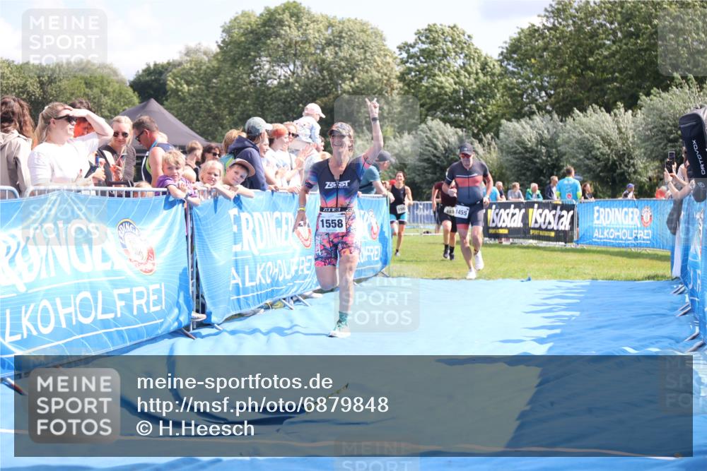25.08.2024 - Elbe Triathlon Hamburg H.Heesch http://msf.ph/oto/6879848 25.08.2024 11:52:37 Ziel 483, 1455, 1558, 1562 meine-sportfotos.de